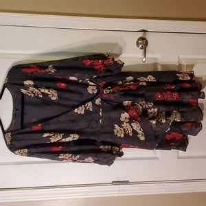 DARK SLATE GREY CLIP FLORAL HI-LO WRAP BLOUSE Size 3 (22/24)